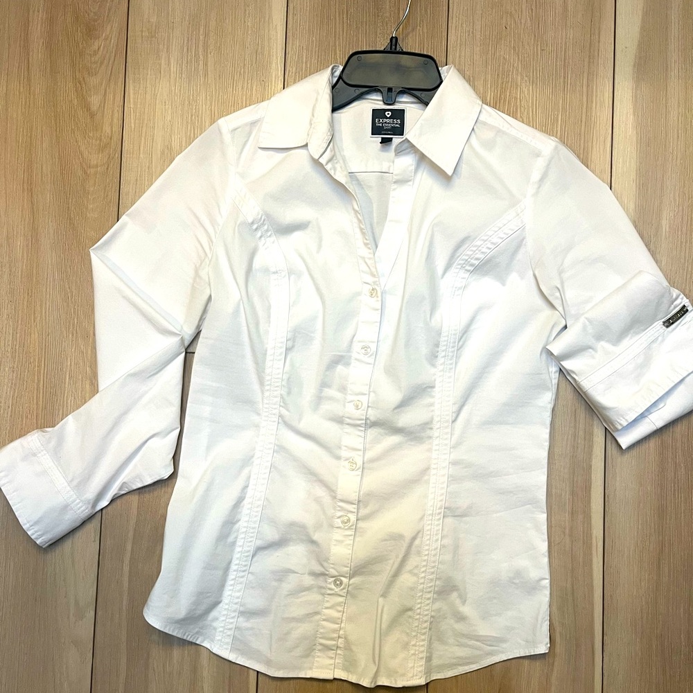 Crisp white express the essential shirt in size small classic-always in style!